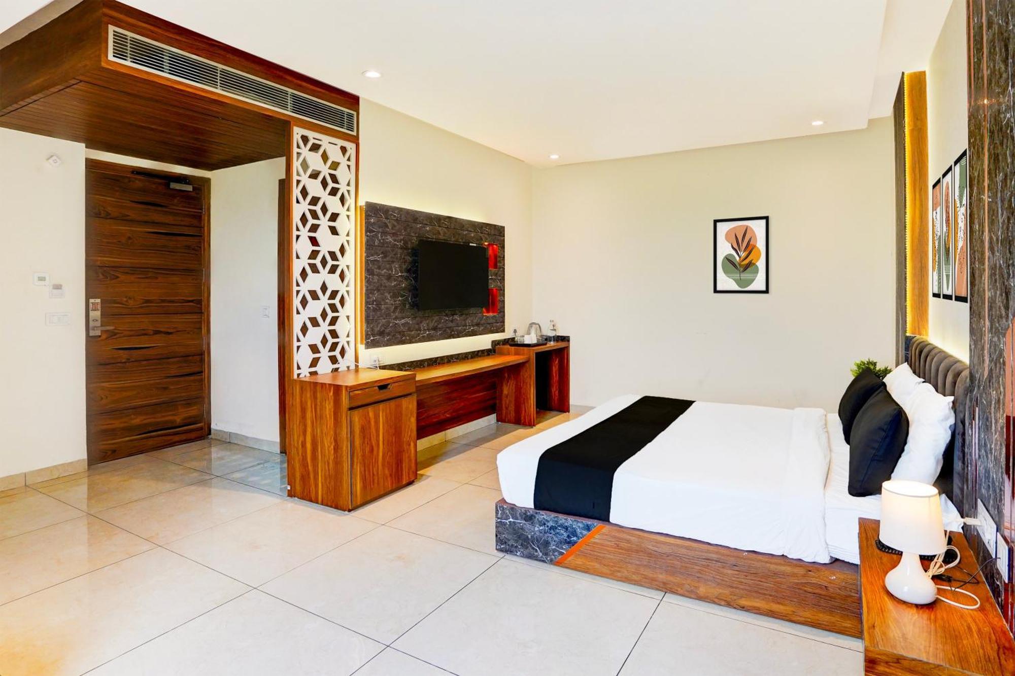 Tej Plaza Near Igi Airport Delhi Hotel 4*